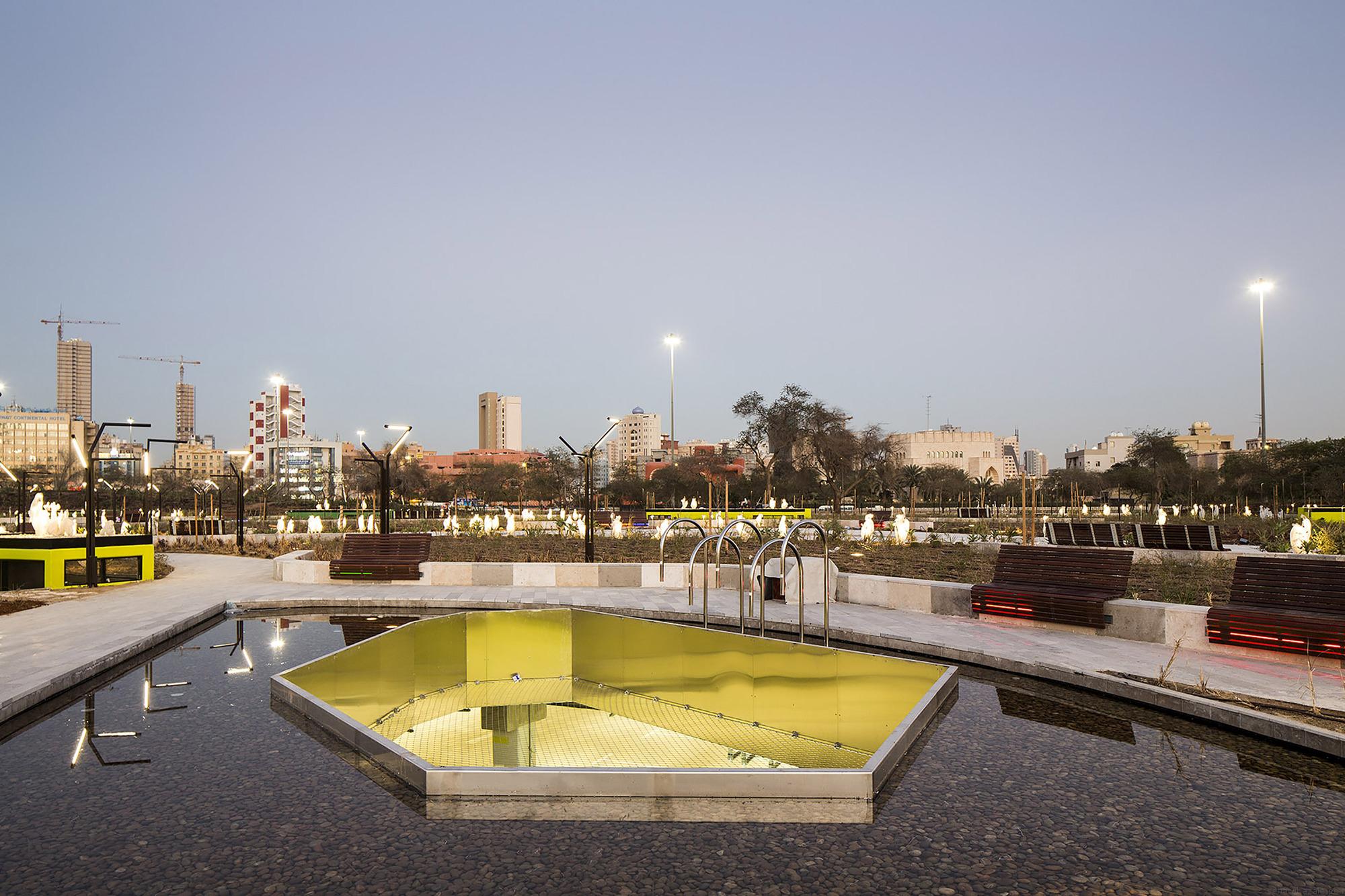 54ffb4cbe58ecee4f1000048_al-shaheed-park-ricardo-camacho-_ricardo_camacho_al_shaeed_park_kuwait_040215_0245